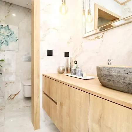 Eco House - Privat Pool & Luxurious فيلة البوفيرا