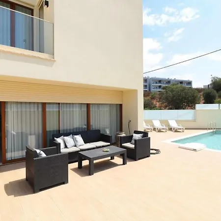 Eco House - Privat Pool & Luxurious فيلة البوفيرا